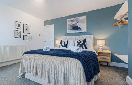 Stylish House - Close to City Centre - Self-Check-In - Free Parking, Work Space, Fast WiFi, Smart TV and Garden by Yoko Property - Foto 5