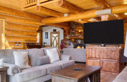 Pinetree Place by Avantstay Group Cabin w/ Hot Tub Minutes to the Lake - Photo 20