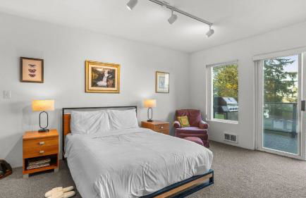 Incredible Water Views, Deck Relaxing Retreat Greenbank Getaway by Avantstay - Foto 38