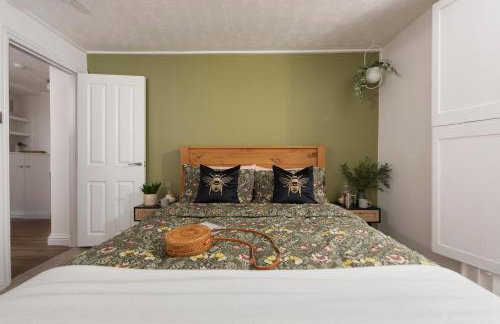 City Centre 1 bed Georgian flat with courtyard - Photo 1