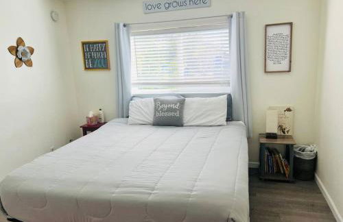 Hot Tub Steam Shower Gym in Charming Family Home! - Photo 35