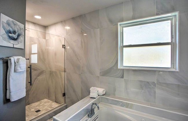 11 Mi to Holiday at Arboretum! Home with Hot Tub - Foto 33