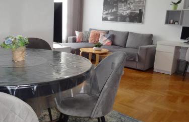 Well-equipped apartment with free parking - Photo 14