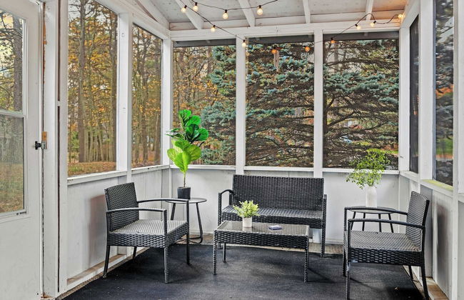 Mohegan by Avantstay Private Dock + Firepit Community Pool + Beach - Photo 5