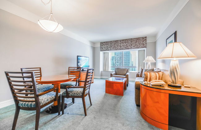 Luxury Condos at Four Seasons - Foto 23