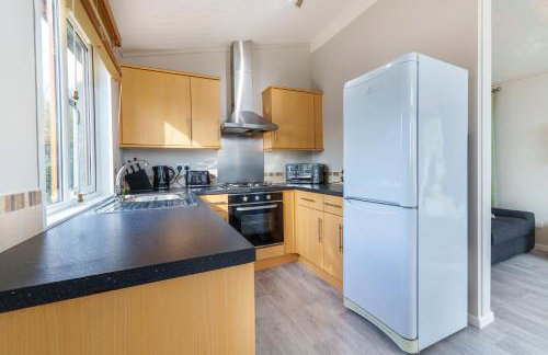 Dove Lodge - Peak District Cabin - Photo 14