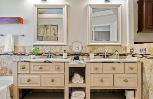 Modern 4BR Home w WiFi by Dell Diamond - Photo 32