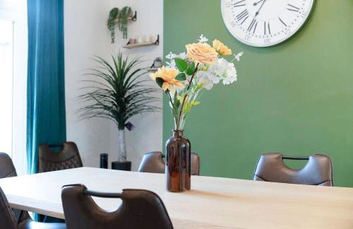 Spacious 4BR on Leafield Rd - Photo 26