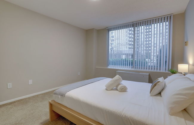 Elegant Apartments Near the Pentagon - Photo 41