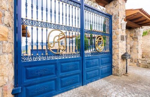 Mansión con Jacuzzi a 40 grados, gran piscina y Pádel - Photo 31