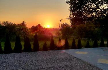 Biały domek nad stawem - Foto 41