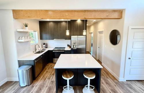 Timber & Tin H 2Bed 2Bath w Pool & Rooftop Deck - Foto 30