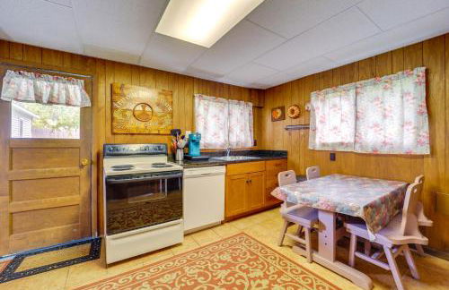 Waterfront Alanson Cottage with Dock and Lake Access! - Foto 7