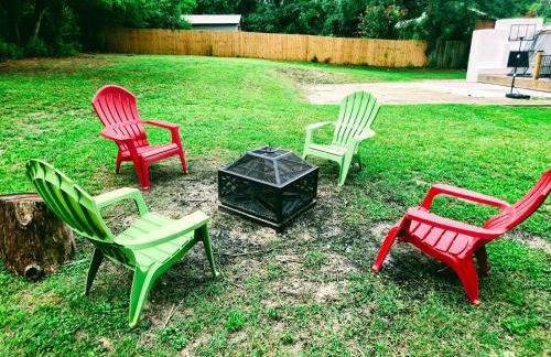 Cozy 4 bedroom home & Large Fenced Yard - Foto 6