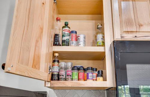 NEW! Shenandoah family & dog friendly cabin - 5 min walk river with private river access, BBQ, playground, fire pit - Foto 56