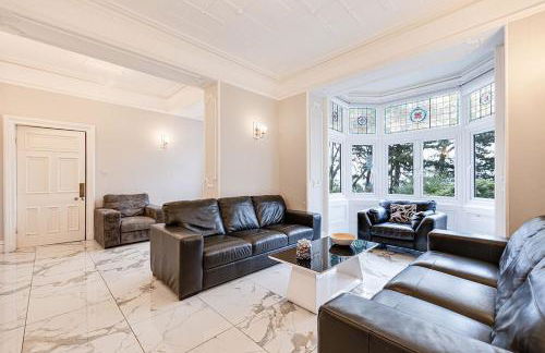 Delightful Holiday Home With sea Views and Hot Tub - Foto 9