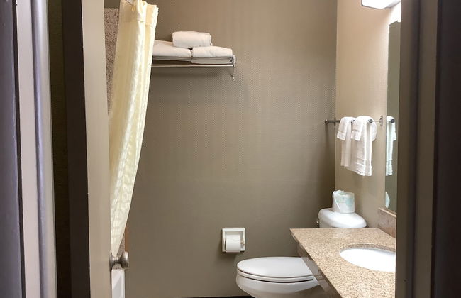 Silver Spur Vintage Inn & Suites - Photo 48