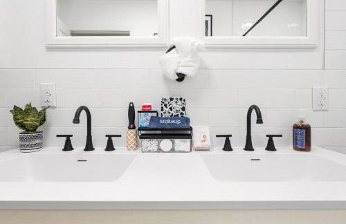 NYC 20min, Sleeps 10, Free Parking, Patio - Foto 17