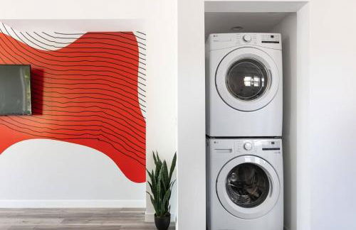 Upscale LA Getaway Sleeps 8 with Free Parking - Foto 11