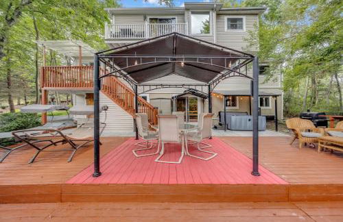 Stunning! Pocono Escape! HotTub Sauna Pool Ski Pet-Friendly Firepit Game Room Fireplace BBQ Lakes Tennis Fishing - Foto 56