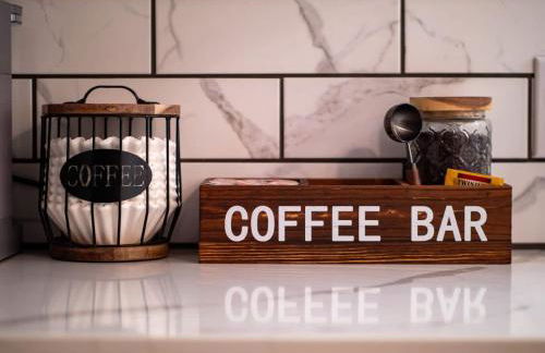 Vermilion Retreat with Game Room, Hot Tub and Across from Community Pool - Foto 17