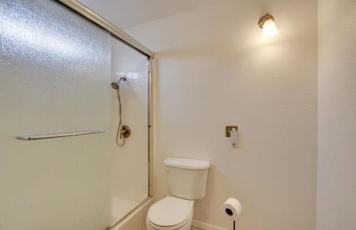 Crescent City Home with Hot Tub Half-Block to Beach - Foto 22