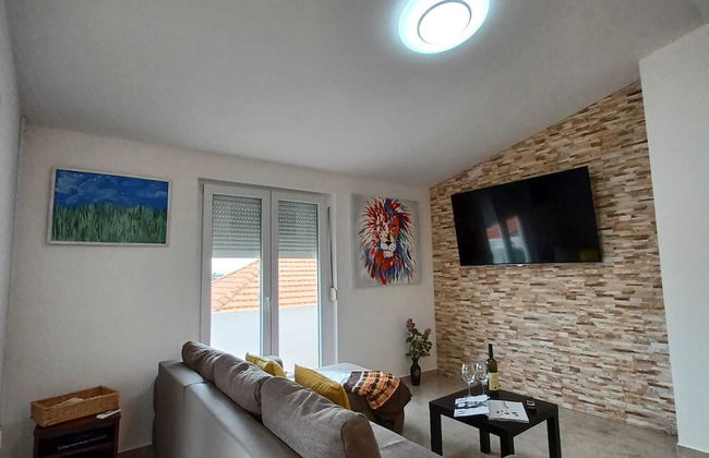 Beachfront Apartment With Balcony and Sea View - Foto 8