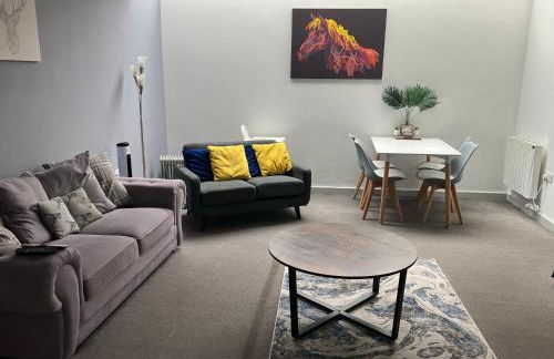 Lancing Apartments - Spacious 2 Bed - Sleeps 6 - Burnham Village - Foto 2