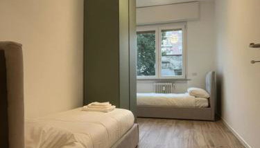 Civico 17 I Near M3 Duomo & Policlinico San Donato - Foto 4, furniture, wardrobe