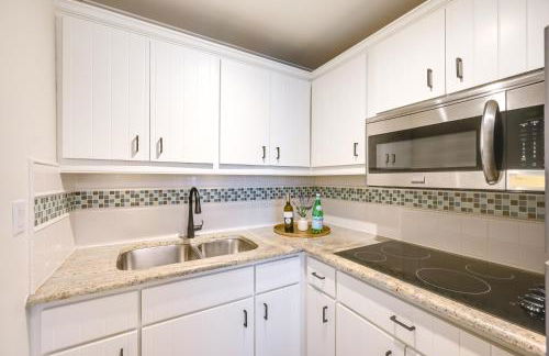 Updated Dtwn Naples Condo Across From Beach! - Photo 11