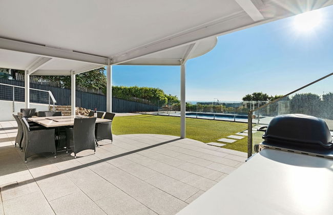 Clifftop Family Retreat With Views Pool - Foto 12