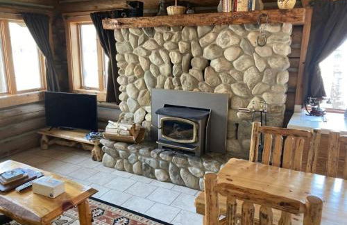 Relaxing Glamping Vacation: Fantastic Log Cabin with a Hot Tub in Darby, MT - Foto 16