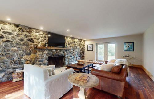 Stone House - Photo 3