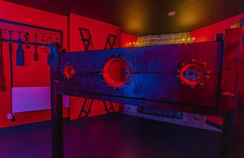 Playroom XXL Loft LOVE Room avec Espace spa Terrasse vue sur les toits Salle de jeux pour adultes Libourne centre 10 min de St Emilion Proche Bordeaux - Foto 3