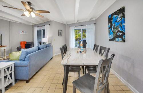 Steps to East Beach & Pet Friendly w/ 2 King Beds - Foto 10