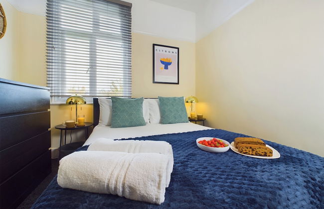 Seaside Haven Retreat in Southend - Photo 3