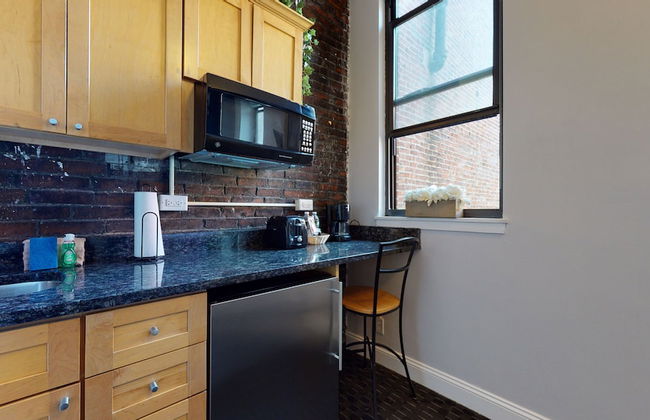 Maverick Suites at 400 Columbus Ave - Foto 41