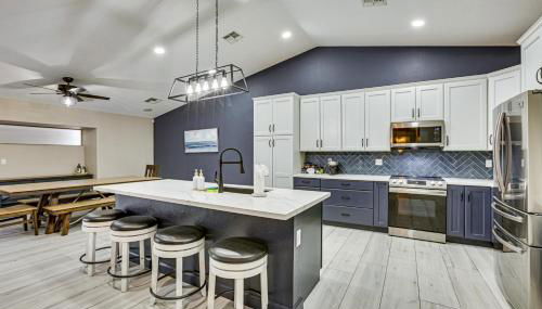 Swim, Golf, Grill and Chill! Surprise Group Getaway - Foto 5