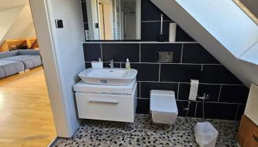 Stylish top floor apartment with garden view - Foto 5