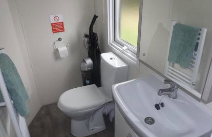 Cosy 3 Bedroom Lodge at Avonvale Holiday Park - Photo 7