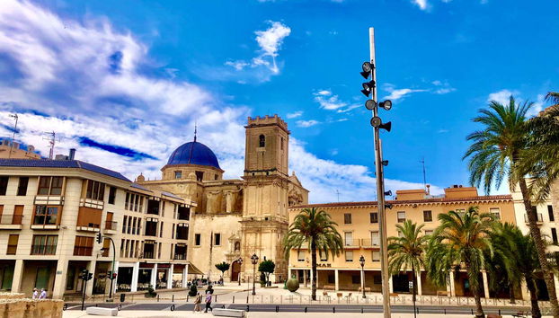 Plaza de Santa María à Elche