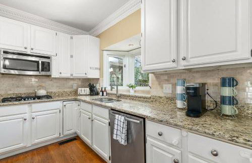 HotTub, FirePit, Basketball, 15 Min To Sedgefield - Photo 32