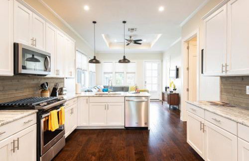 Discover the Riverwalk from New Craftsman Family Home - Foto 11