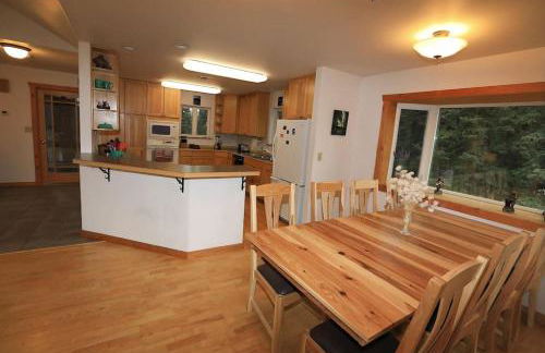 3 Bedroom Home with Amazing Views 11 mi from Denali - Photo 13