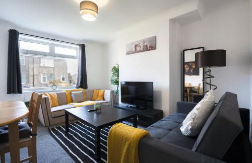 Modern - 2 Bed - Free Parking- by Holiday Homes - Foto 19