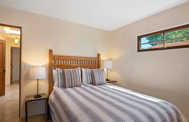 Casa Nona - Pristine Home in the Railyard District, Walk to The Plaza - Photo 3