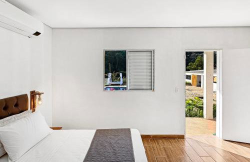 Sítio com Churrasqueira, Piscina, Lago e Natureza - Foto 12