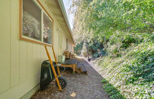 Hoodsport Vacation Rental w/ Deck & Canal Views! - Foto 23