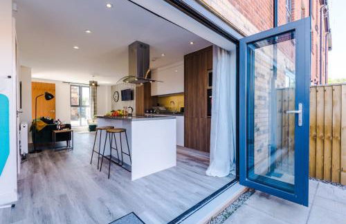 Rest&Recharge at Waterway House (4 Bedrooms, 7 Beds, 2 Bathrooms, Free parking) - Foto 1