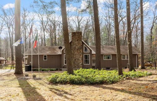 NEW! Woodland Retreat - Hot tub Game Room Firepit - Foto 45